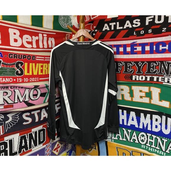 Real Madrid | Men’s Medium Retro Long-Sleeve Jersey - Picture 7 of 7